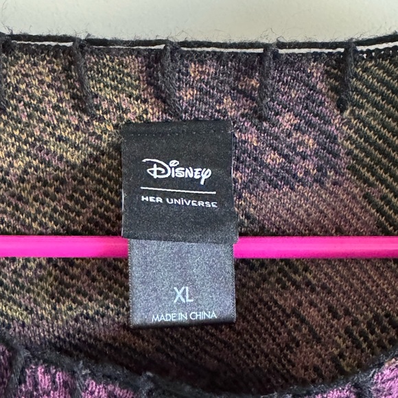 Her Universe NBC Sally Patchwork Crop Top - Picture 4 of 4